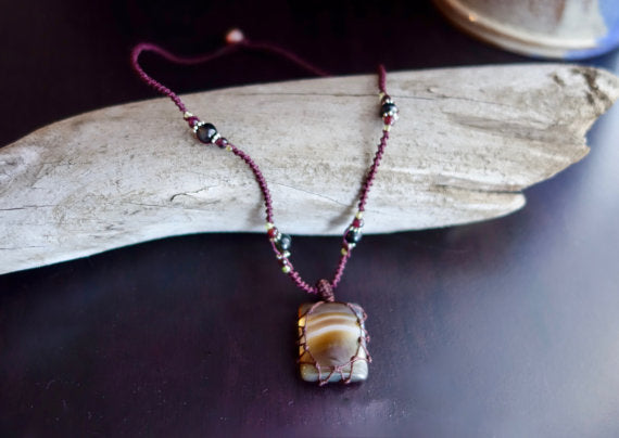 Short Agate Macrame Necklace | Stone for Protection | Unisex Healing Crystal | Chalcedony