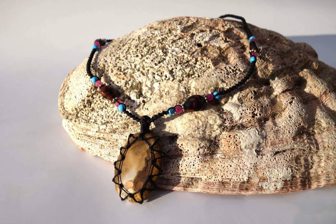 Organic Jasper Macrame Necklace | Stone for Relaxation | Unisex Healing Crystal - Manifestie