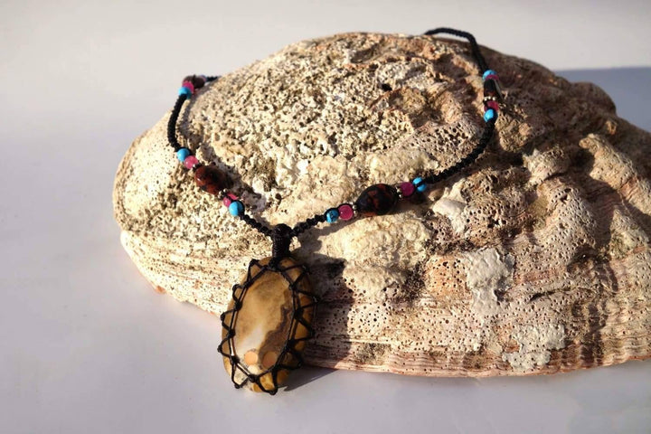 Organic Jasper Macrame Necklace | Stone for Relaxation | Unisex Healing Crystal - Manifestie