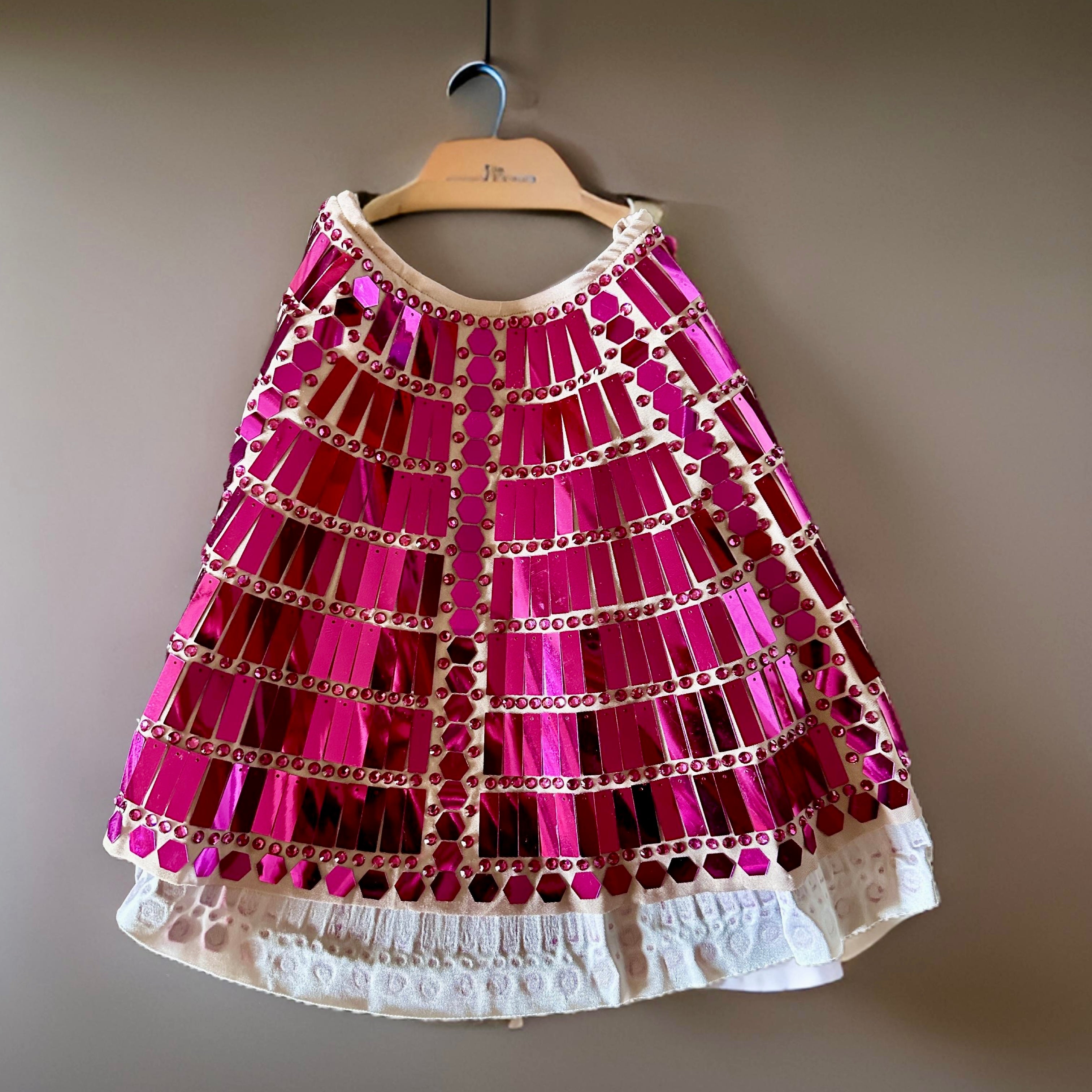 Reflective skirt hangers sales