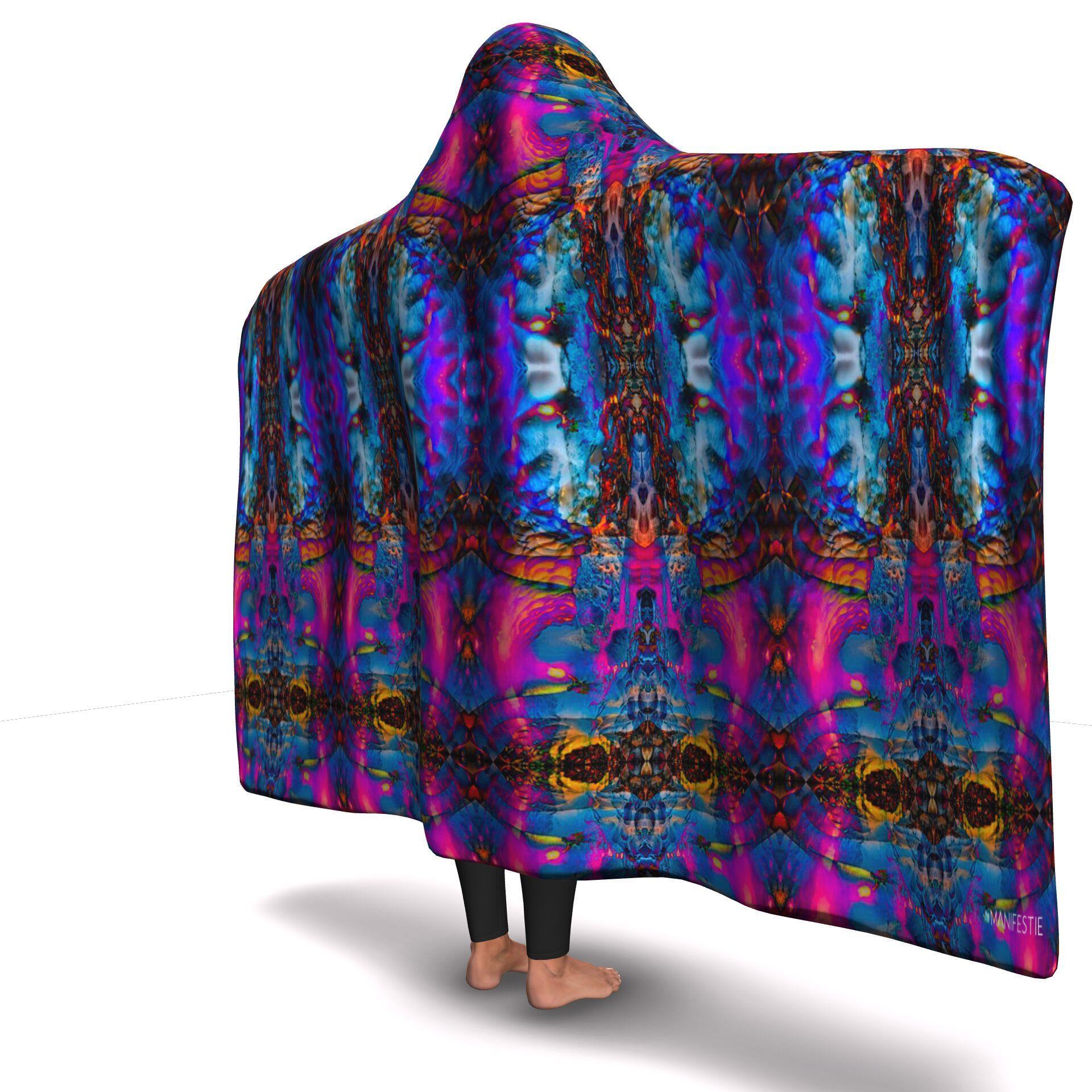 ASCENDENT HOODED BLANKET - Manifestie