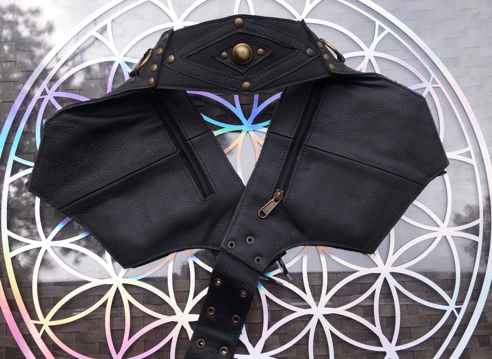 Leather Utility Belt | Winged Black, 4 Pocket | Saddle | travel, cosplay, festival - Manifestie
