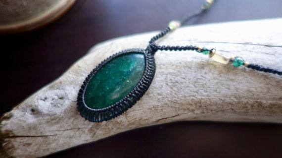 Green Aventurine Macrame Necklace | Prosperity Healing Crystal - Manifestie