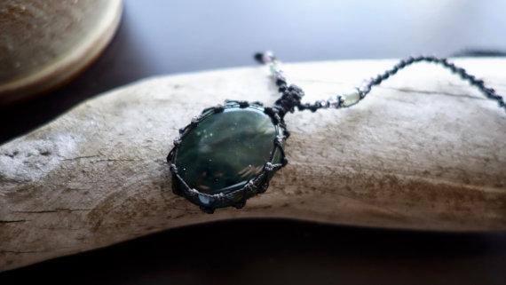 Green Jasper Macrame Necklace | Stone of Healing Crystal - Manifestie