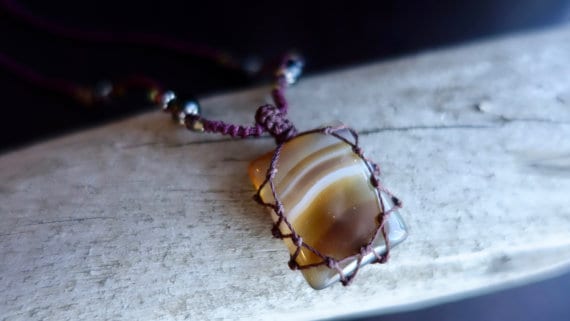 Short Agate Macrame Necklace | Stone for Protection | Unisex Healing Crystal | Chalcedony