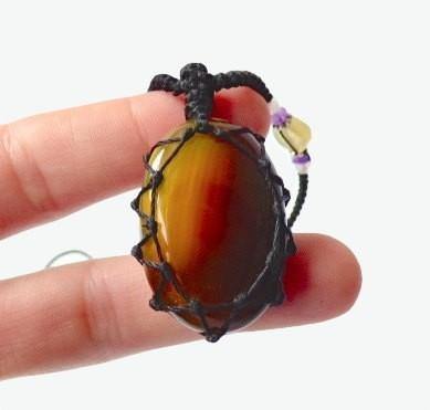 Agate macrame Necklace – Your Stone For Protection – Bohemian healing crystal- chalcedony - Manifestie