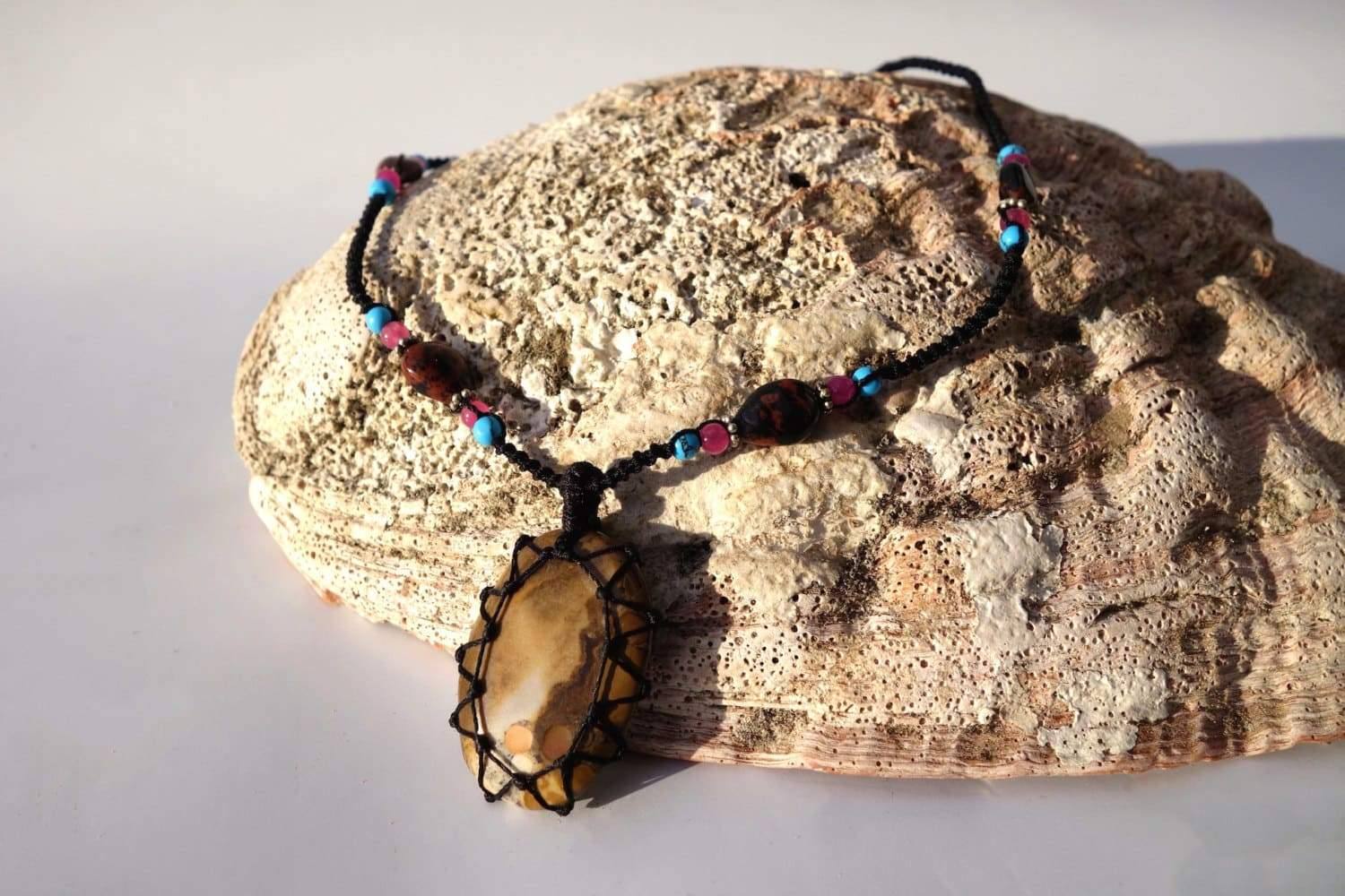 Organic Jasper Macrame Necklace | Stone for Relaxation | Unisex Healing Crystal - Manifestie