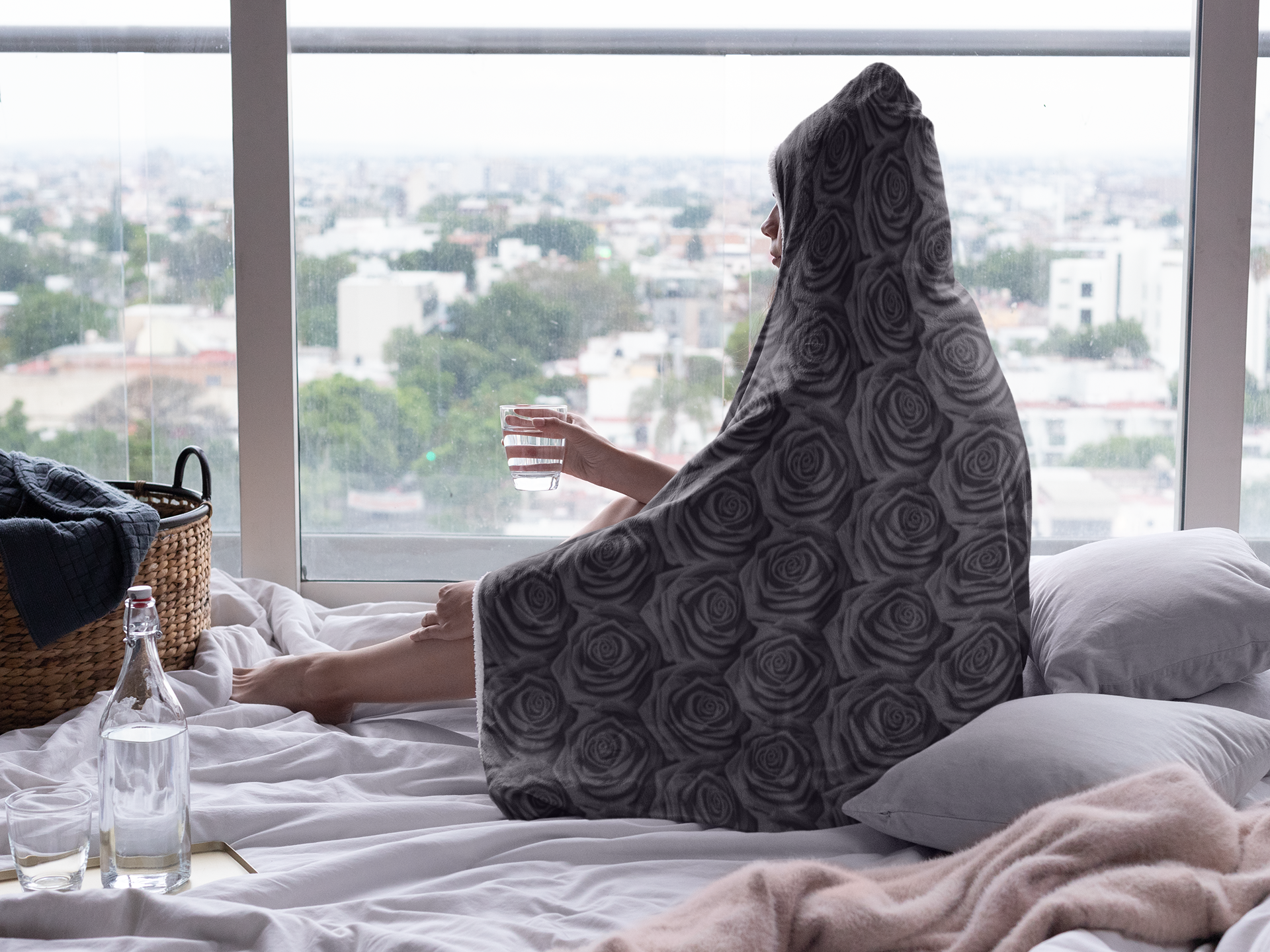 BLACK ROSES PREMIUM HOODED BLANKET WITH WRIST STRAPS - Manifestie